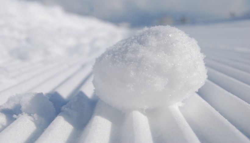 Безопасен ли снег для употребления в пищу? Люди собирают настоящий снег, чтобы сделать домашнее мороженое