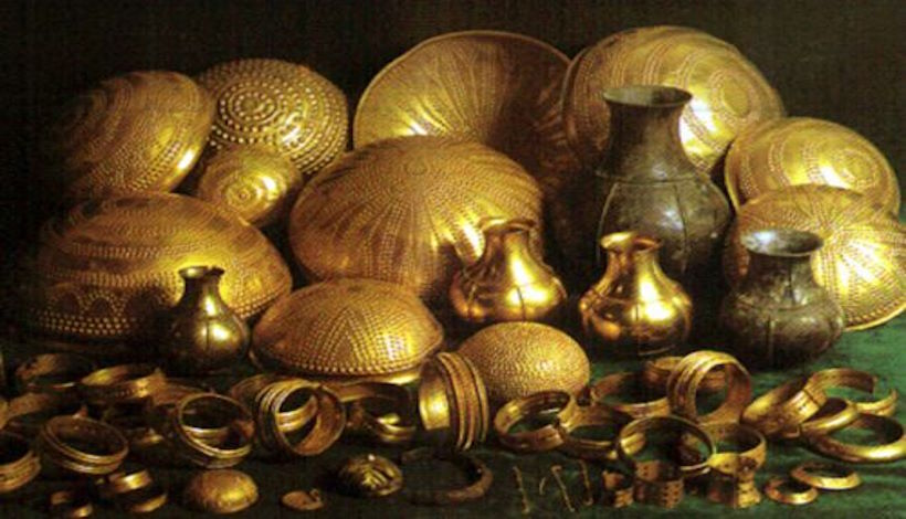 Украшения из металлов неземного происхождения были найдены в золотом кладе 3000-летней давности