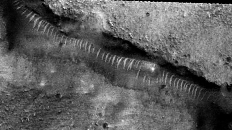 Кто построил гигантские трубы на Марсе?