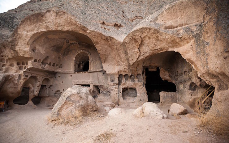Почему тысячи лет назад люди строили многоэтажные подземные города? От чего они укрывались?