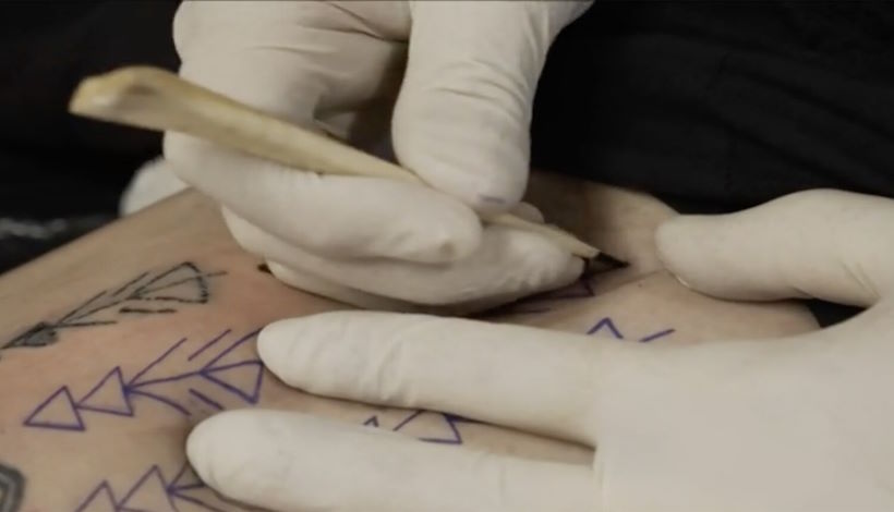 Археологи разгадали тайну татуировок "ледяного человека" Этци