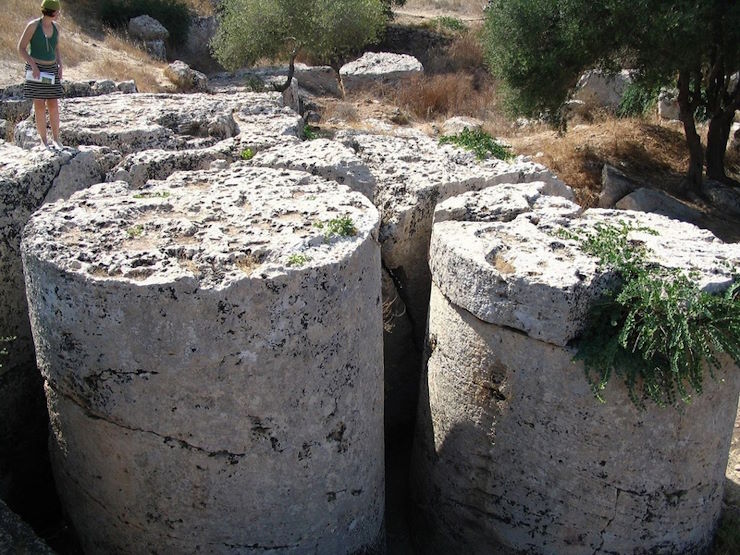 Тайна древних каменных цилиндров на Сицилии