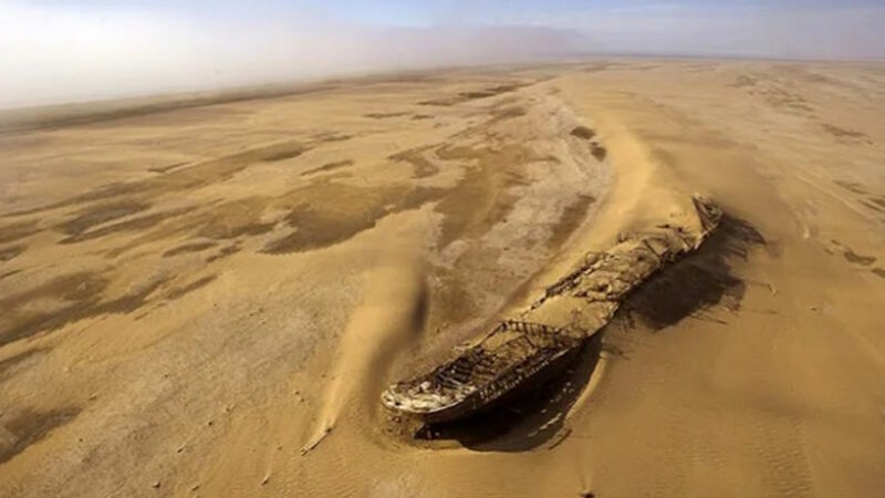 Корабль посреди пустыни Нами