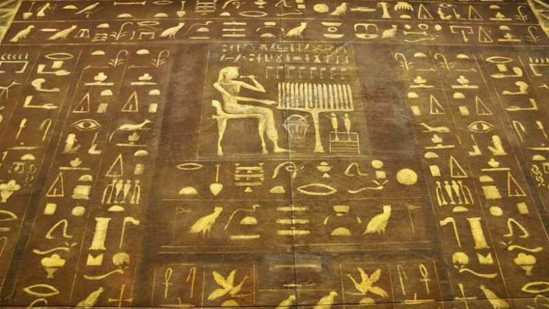 Доисторические изображения зодиака в храме Эсны