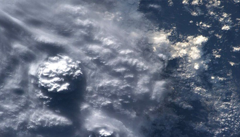 Ученые обнаружили "горячий" вид облаков. Никто не знает, откуда они берутся