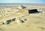 Запретная пирамида: Незавершенная пирамида Завиет-эль-Эриан в нескольких километрах от плато Гиза окутана тайной.
