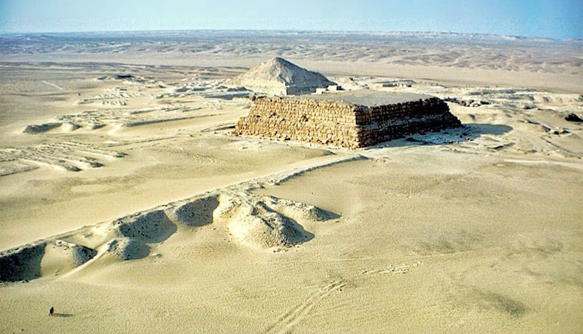 Запретная пирамида: Незавершенная пирамида Завиет-эль-Эриан в нескольких километрах от плато Гиза окутана тайной.