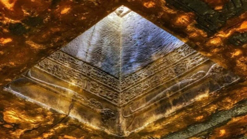 Тайны древних храмов: световой люк Хатхор в Дендере