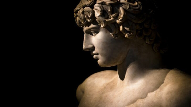 Мраморная статуя головы древнего греко-римского божества обнаружена в Филиппах; фигура, вероятно, изображает Аполлона