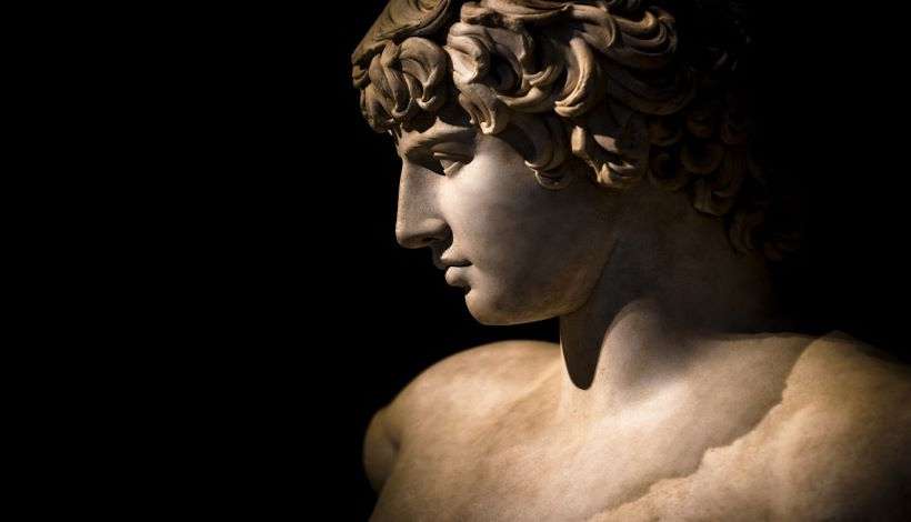 Мраморная статуя головы древнего греко-римского божества обнаружена в Филиппах; фигура, вероятно, изображает Аполлон