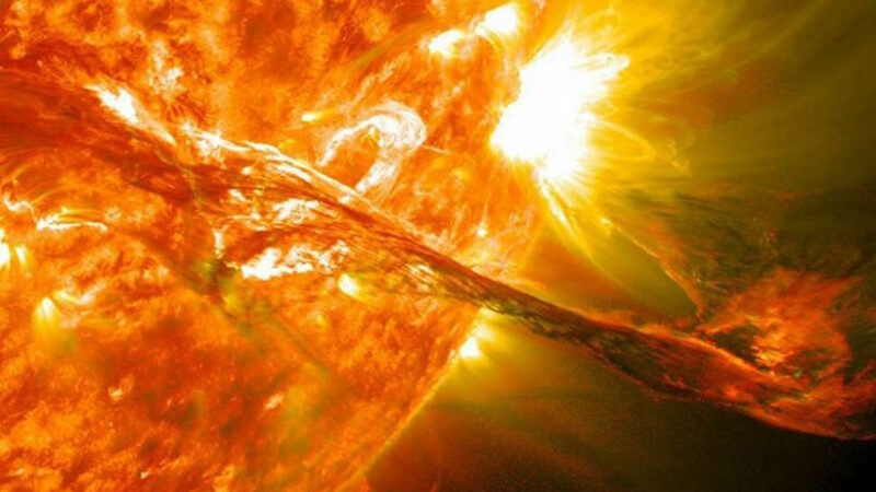 Уфологи уверены, что внутри Солнца есть искусственная конструкция. Наука ничего объяснить не может