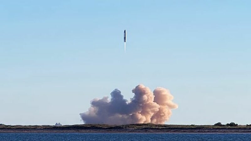 Ракета Starship совершила прорывную посадку в океан после первого полного испытательного полет