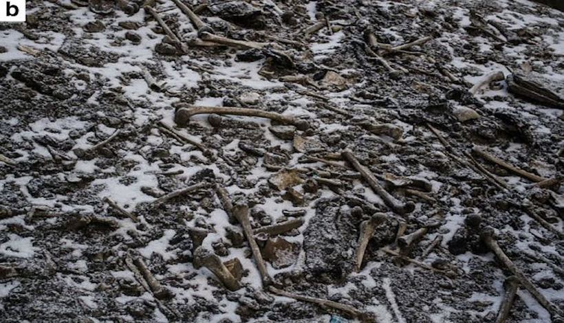 В водах горного озера обнаружили сотни человеческих скелетов. Никто не знает, кто были эти люди и как они туда попали