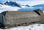 Антарктический Детектив: Черные Саркофаги, Вечное Предупреждение и Тайна под Льдом
