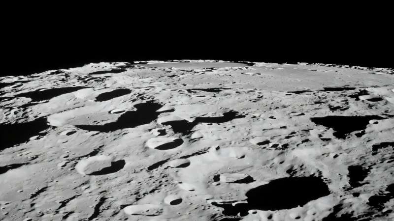 Несмотря на впечатляющие снимки лунной поверхности, Луна обладает атмосферой — исключительно разреженной газовой оболочкой, называемой экзосферой. Фото: NASA Как скрытая защита Луны предохраняет её от эрозии солнечным ветром