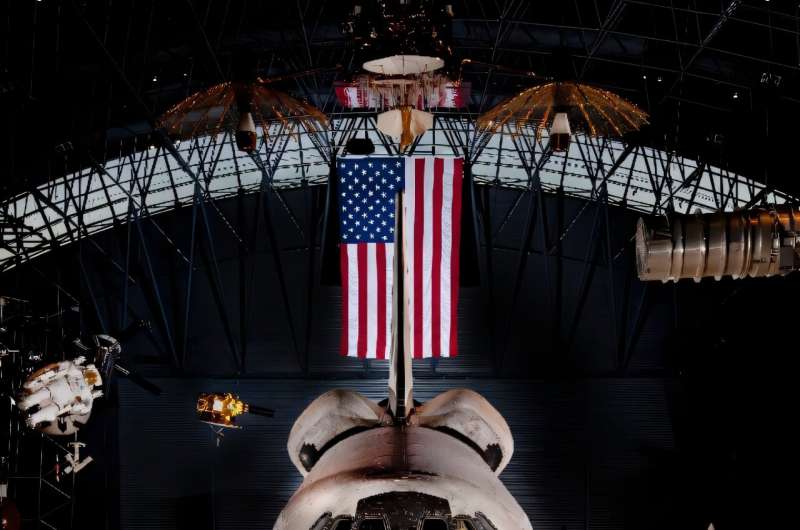 Для транспортировки шаттлов NASA ранее использовало модифицированные Boeing 747, но сейчас один из них стал музейным экспонатом, а другой выведен из эксплуатации.