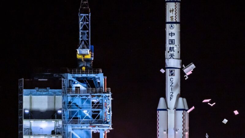 Китайский метеоритный взлёт: От орбиты до лунной базы