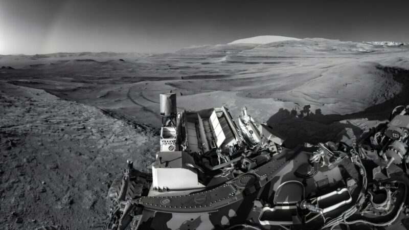 13 лет на Марсе: Curiosity осваивает новые навыки в поисках следов жизни