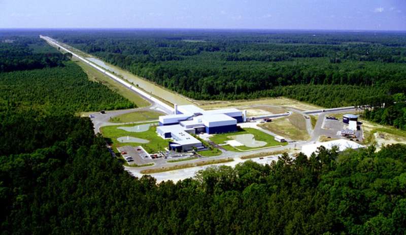 Вид сверху на обсерваторию LIGO в Ливингстоне, Луизиана. Авторы: Caltech/MIT/LIGO Lab Искусственный интеллект помогает улучшить работу LIGO