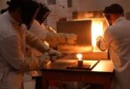 Лава из печи: как в лаборатории UTSA разгадывают тайны Вселенной, плавя камни