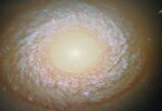 Загадочная галактика NGC 2775: Спираль или эллипс?
