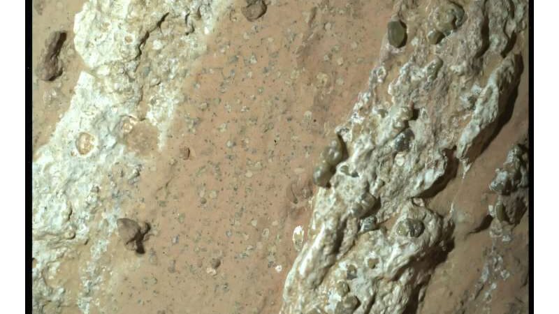Ученые обнаружили потенциальную биосигнатуру на Марсе: астробиолог объясняет значение открытия