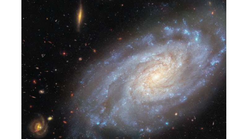 Загадочная Галактика NGC 3370: Окно в Глубины Космосам