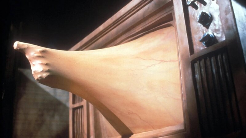 Управляя телом: От биополитики к новой плоти и обратно