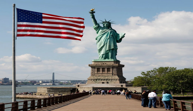 Надёжный партнёр в иммиграционном процессе: Заполнение форм USCIS, перевод документов и помощь с адаптацией в США