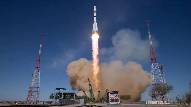 Космический марафон: Две станции, три дня и праздничный старт