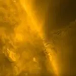 Исполинская тень: Солнечный зонд запечатлел гигантский протуберанец