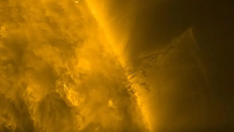 Исполинская тень: Солнечный зонд запечатлел гигантский протуберанец