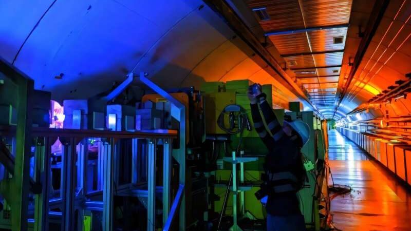 Разгадана космическая тайна: Ученые воссоздали «огненные шары» черных дыр в лаборатории