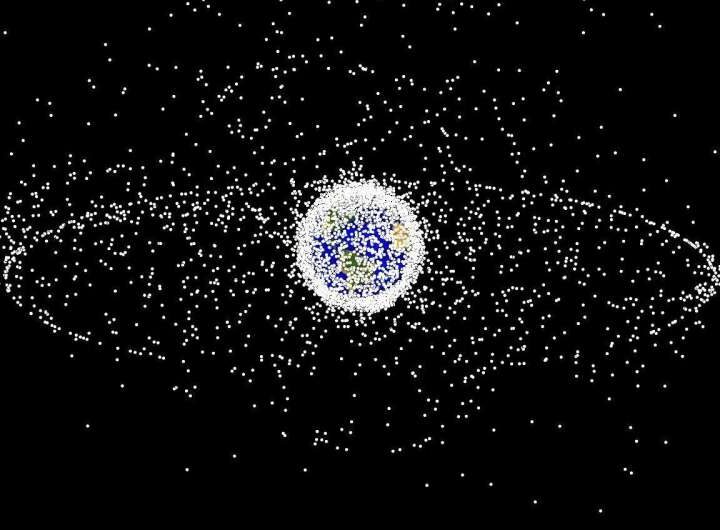 Возвращение космического корабля «Шэньчжоу-20» задержано из-за удара космического мусора