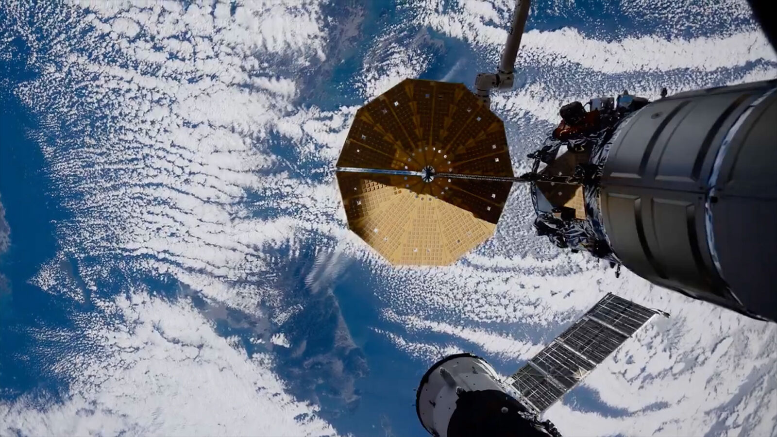 Неделя на орбите: уходящий экипаж МКС готовит станцию к смене