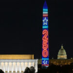 Новогодний подарок NASA: проект «Сатурн V» на монументе Вашингтона