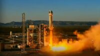 Синий Маршрут на Луну: Blue Origin приостанавливает туристические полеты ради лунной гонки