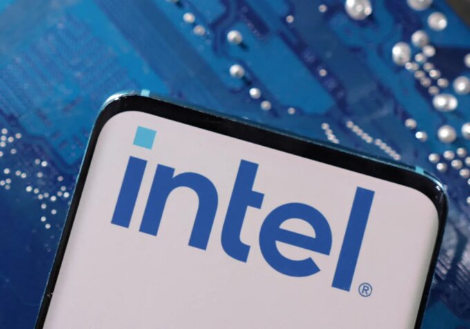 Кризис Intel: цена акций компании рухнула из-за нехватки чипов для искусственного интеллекта