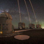 Небесный театр над пустыней Атакама: как лазеры помогают телескопам видеть звезды