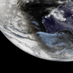 Кольцо огня над ледяной пустыней: спутники показали «солнце с дырой» во время затмения в Антарктиде