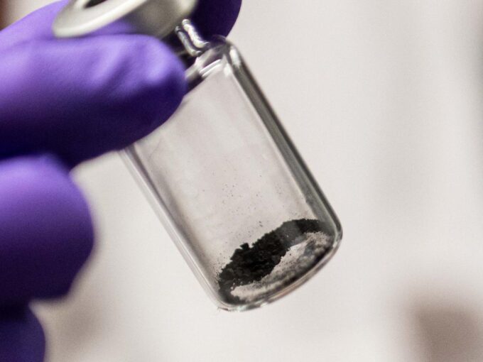 «Ледяная колыбель жизни»: Аминокислоты с астероида Бенну переписывают историю зарождения жизни