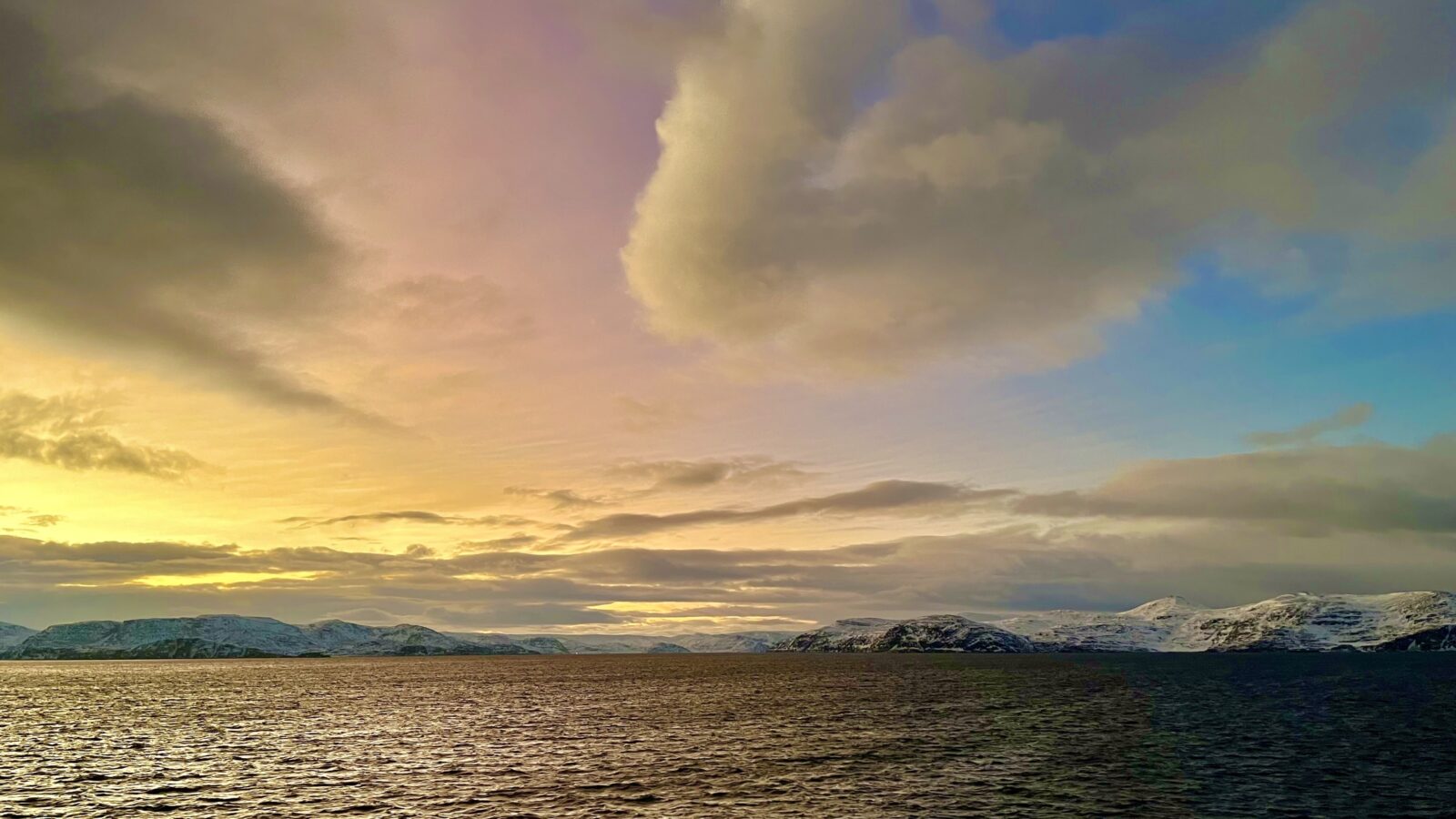 Зимний рассвет и закат: почему холодное небо окрашивается в самые тёплые тона?