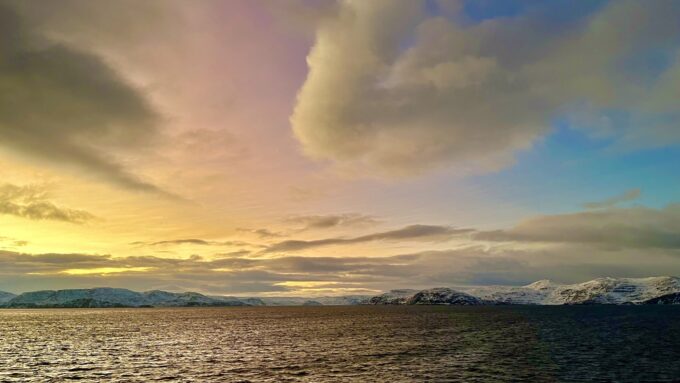 Зимний рассвет и закат: почему холодное небо окрашивается в самые тёплые тона?