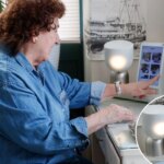 «Я живу со своей ЭллиКью»: Как робот с искусственным интеллектом спасает одиноких пенсионеров в Нью-Йорке