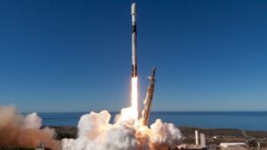 Звёздный извозчик: SpaceX отправит на орбиту более 100 спутников в рамках миссии Transporter-16