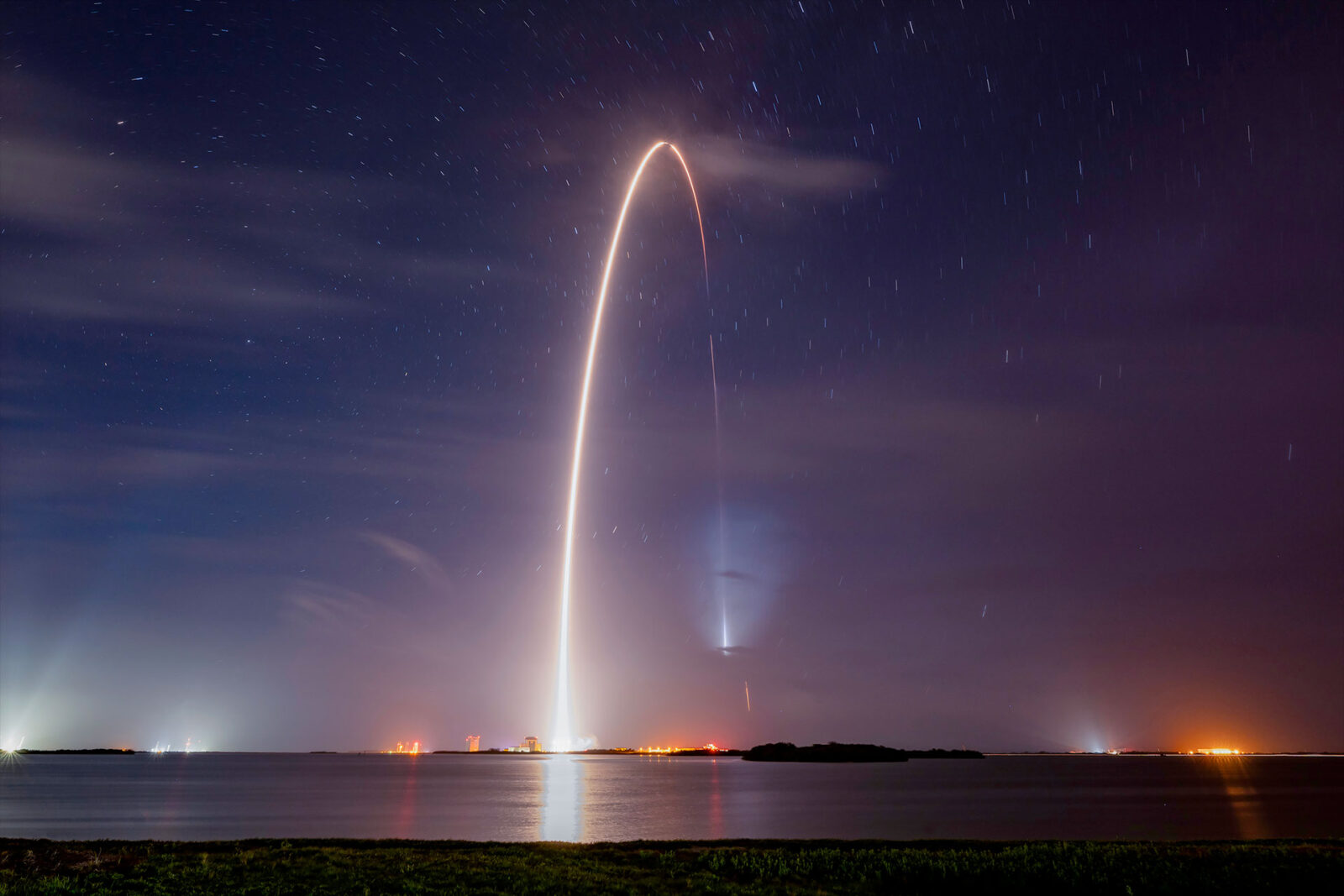 Двойной удар по орбите: SpaceX запустила две ракеты Falcon 9 за один день