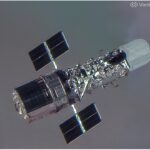Космический селфи: спутник сфотографировал телескоп «Хаббл» с расстояния 62 км