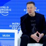 Илон Маск предложил раздавать американцам «универсальный высокий доход» — и экономисты взбесились