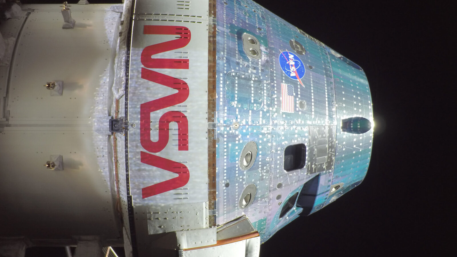Запах гари в космосе: Туалет на корабле "Орион" напугал астронавтов NASA на пути к Луне