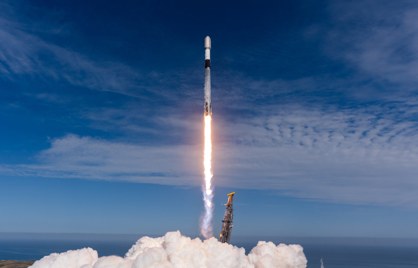 600 возвращений из космоса: как SpaceX превратила ракетную посадку в рутину